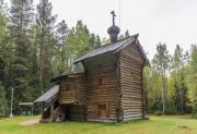 Малые Карелы. Музей деревянного зодчества. Часовня Троицы Живоначальной из д. Вальтево Пинежского района